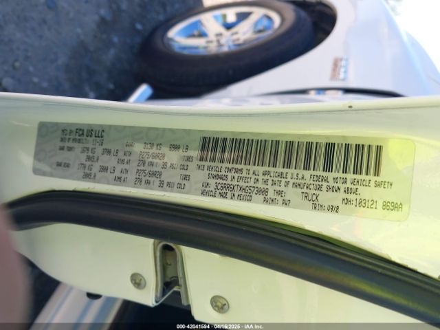 2017 RAM 1500 3C6RR6KTXHG573008 Photo 8