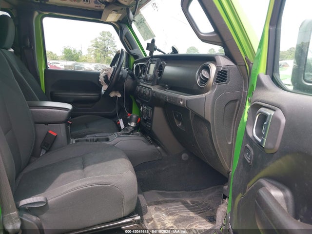 1C4HJXDN5JW320220 Jeep Wrangler Unlimited Sport S 4x4