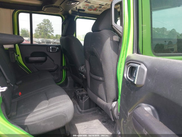 1C4HJXDN5JW320220 Jeep Wrangler Unlimited Sport S 4x4