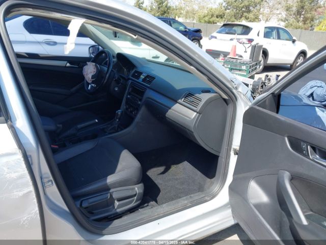 1VWAT7A31FC022428 Volkswagen Passat 1.8t Wolfsburg Edition