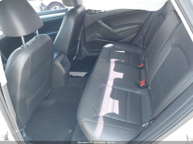 1VWAT7A31FC022428 Volkswagen Passat 1.8t Wolfsburg Edition