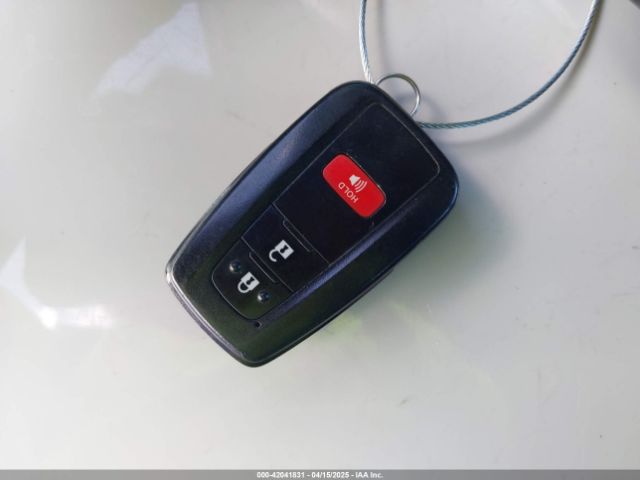 JTDKARFUXH3040763 Toyota Prius Four