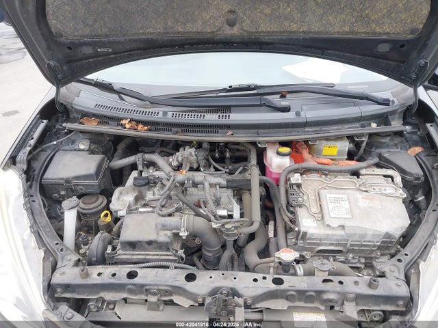 JTDKDTB3XG1119782 Toyota Prius C Two