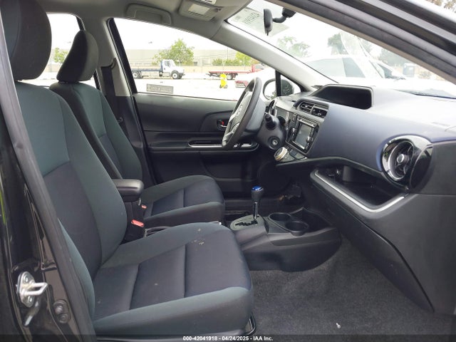 JTDKDTB3XG1119782 Toyota Prius C Two