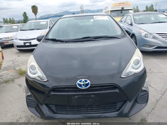 JTDKDTB3XG1119782 Toyota Prius C Two