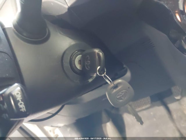 JTDKDTB31G1125051 Toyota Prius C Two
