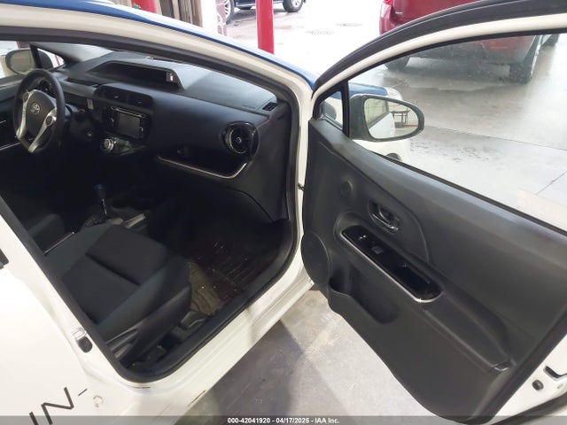 JTDKDTB31G1125051 Toyota Prius C Two