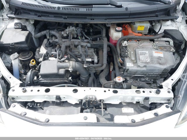 JTDKDTB39J1599675 Toyota Prius C Two