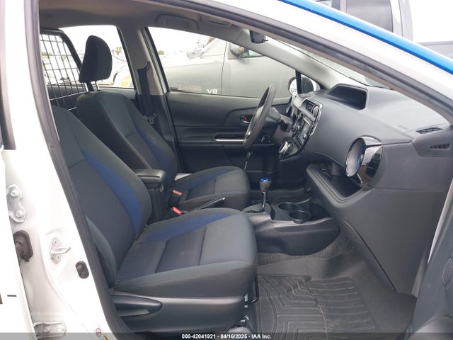 JTDKDTB39J1599675 Toyota Prius C Two