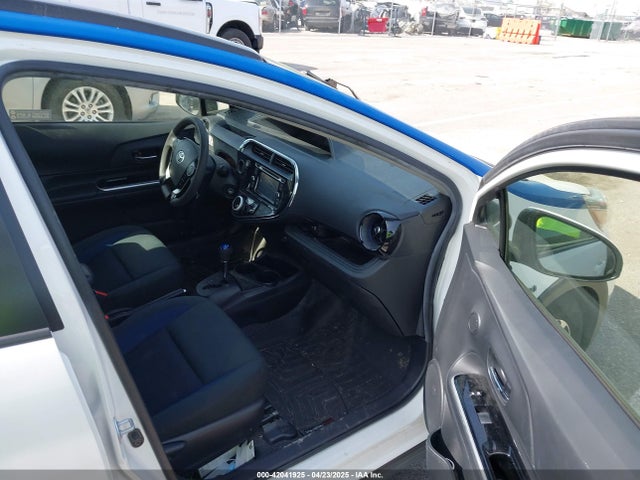 JTDKDTB35J1599544 Toyota Prius C Two