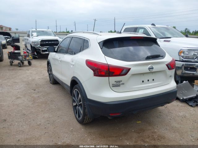 JN1BJ1CP8HW003213 Nissan 2017
