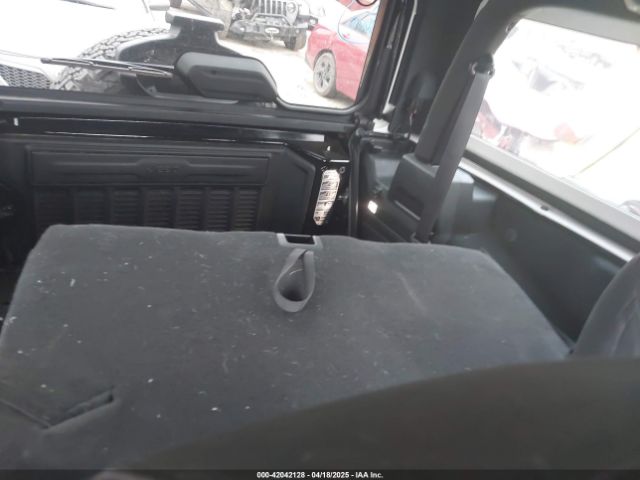 1C4GJXAN1JW255415 Jeep Wrangler Sport S 4x4