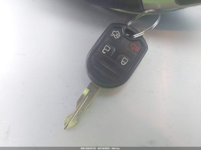 1ZVBP8EM8E5333696 Ford Mustang V6