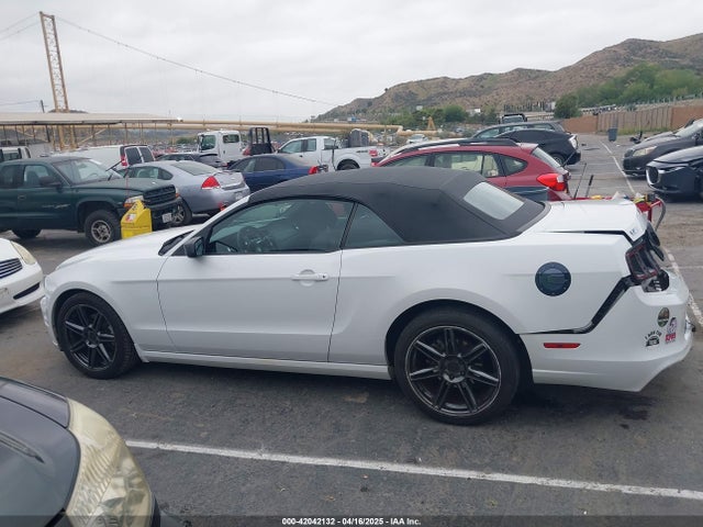 1ZVBP8EM8E5333696 Ford Mustang V6