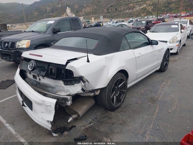 1ZVBP8EM8E5333696 Ford Mustang V6