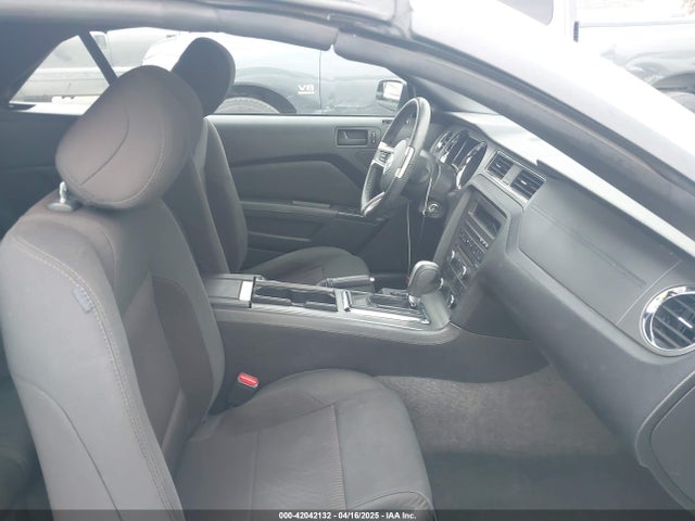 1ZVBP8EM8E5333696 Ford Mustang V6