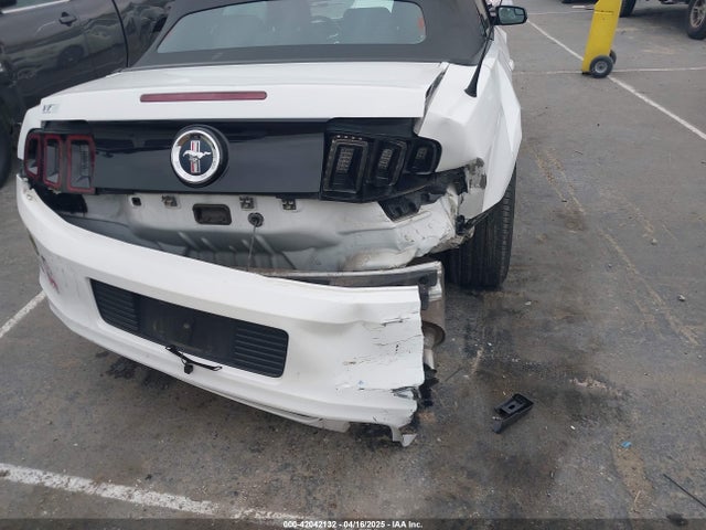 1ZVBP8EM8E5333696 Ford Mustang V6