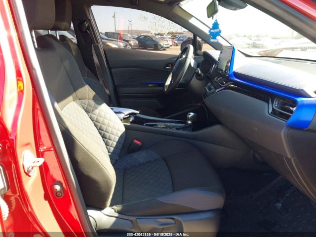JTNKHMBX3L1066720 Toyota C-HR XLE