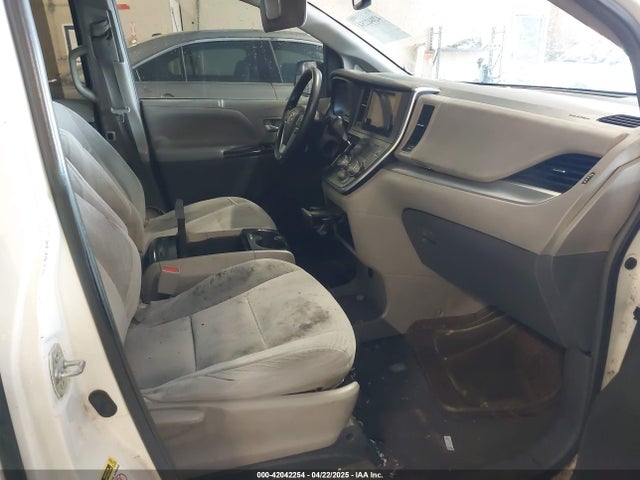 5TDKK3DC9GS699659 Toyota Sienna Le 8 Passenger