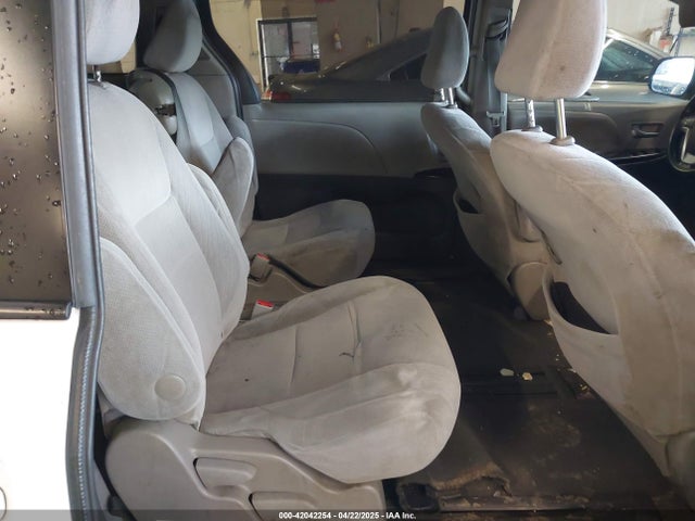 5TDKK3DC9GS699659 Toyota Sienna Le 8 Passenger