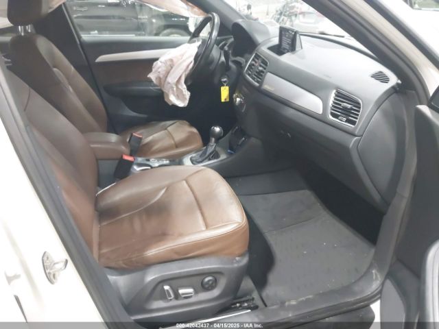 WA1ECCFS0HR009385 Audi Q3 2.0t Premium