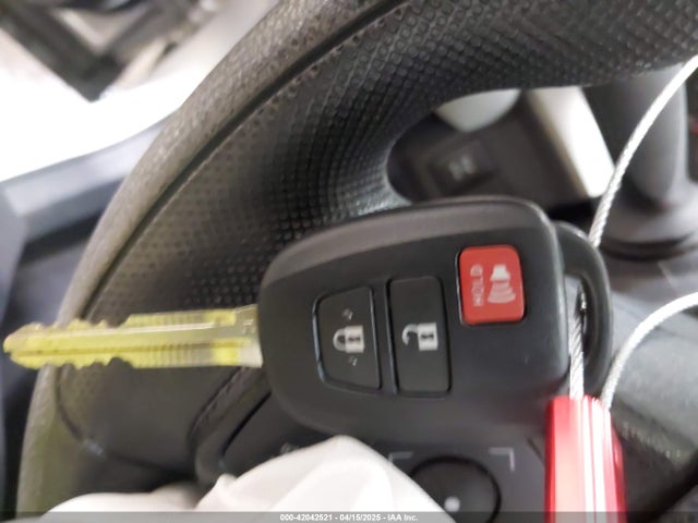 2T3BFREV2FW397957 Toyota RAV4 LE