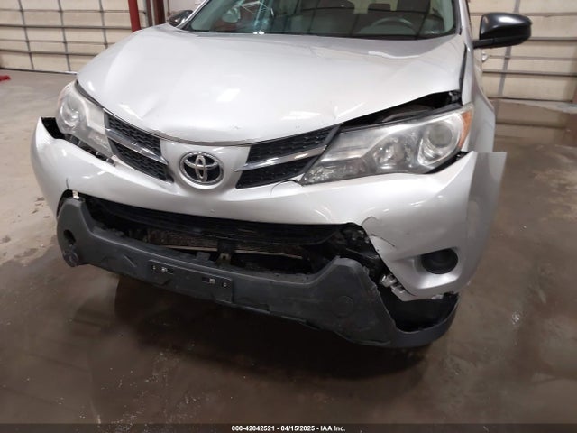 2T3BFREV2FW397957 Toyota RAV4 LE