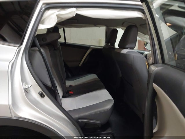 2T3BFREV2FW397957 Toyota RAV4 LE