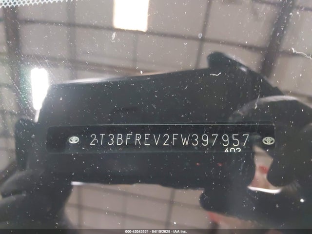 2T3BFREV2FW397957 Toyota RAV4 LE