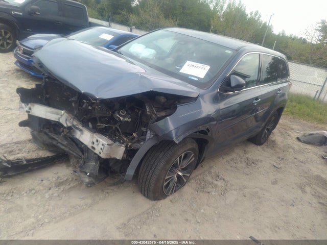 Toyota Highlander Le Plus 2018 5TDBZRFH6JS800526 Image 2