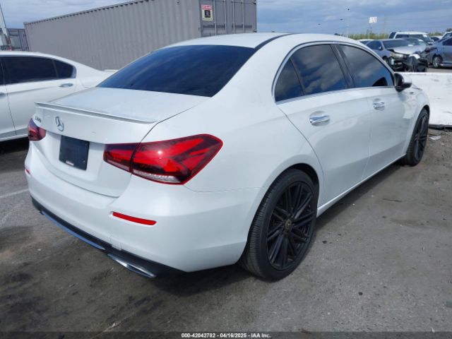 WDD3G4EB4LW038378 Mercedes-Benz A 220