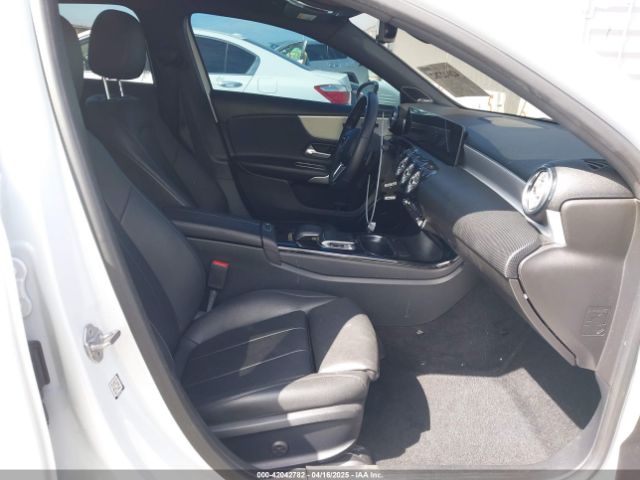 WDD3G4EB4LW038378 Mercedes-Benz A 220