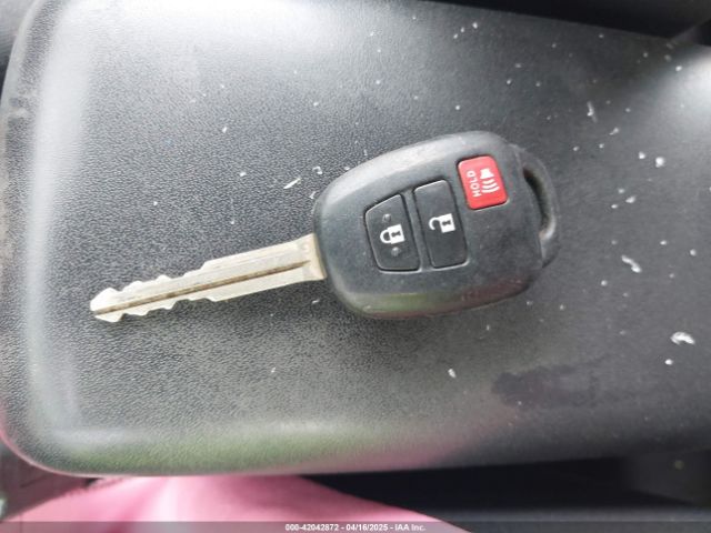 JTDKDTB38E1082180 Toyota Prius C Two