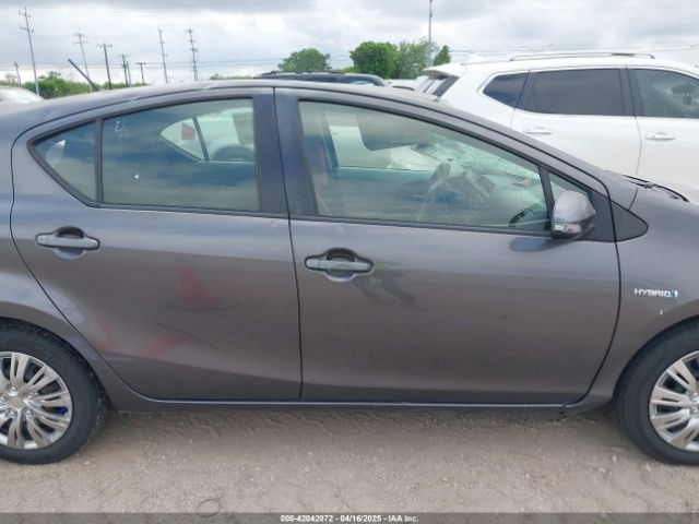JTDKDTB38E1082180 Toyota Prius C Two