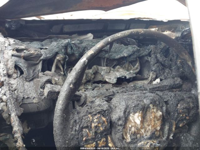 2T3ZFREV2HW368606 Toyota RAV4 LE