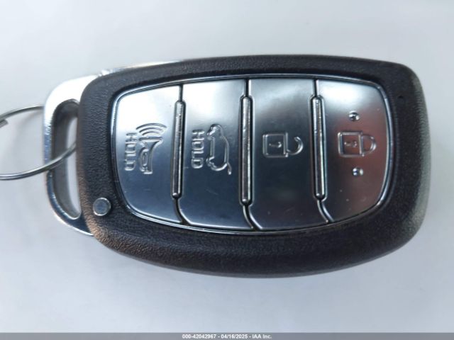 KM8J33A23HU490270 Hyundai Tucson Sport