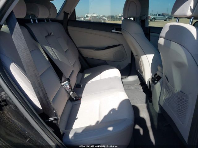 KM8J33A23HU490270 Hyundai Tucson Sport