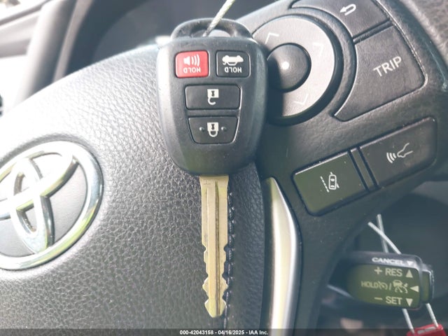 42043158 :رقم المزاد ، 5YFBURHE8HP613986 vin ، 2017 Toyota Corolla Se مزاد بيع