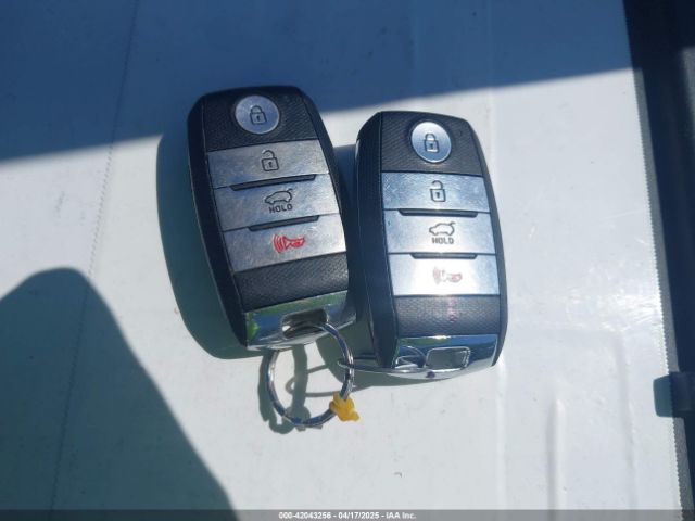 KNDCC3LC2K5248526 KIA Niro S Touring
