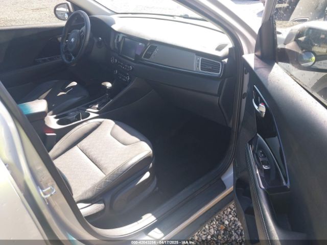KNDCC3LC2K5248526 KIA Niro S Touring