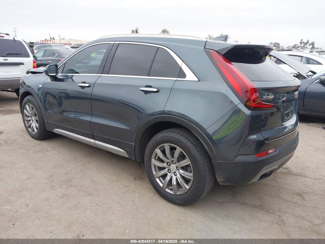 2019 CADILLAC XT4 1GYFZCR4XKF159397 Photo 2
