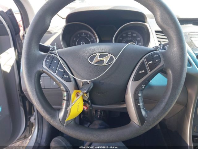 5NPDH4AE1FH596680 Hyundai ELANTRA SE