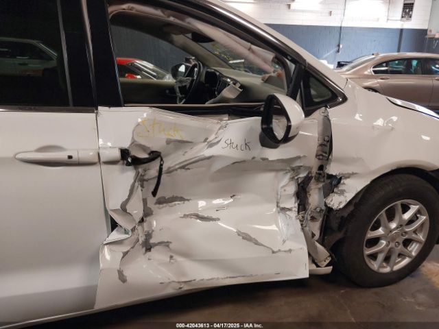 2C4RC1DG1LR265029 Chrysler Voyager Lxi