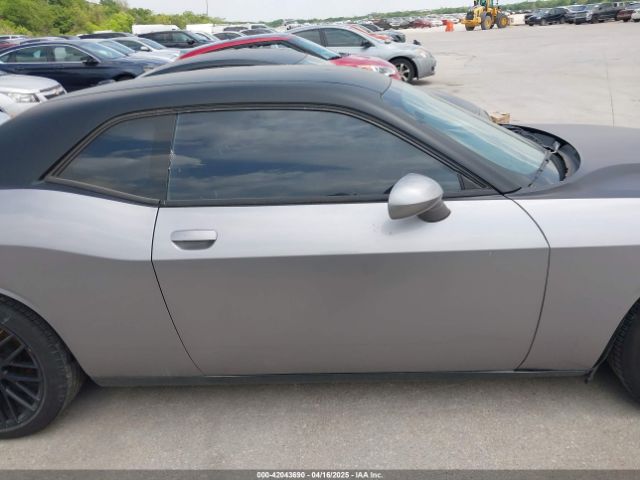 2C3CDZAT5FH723429 Dodge Challenger R/t