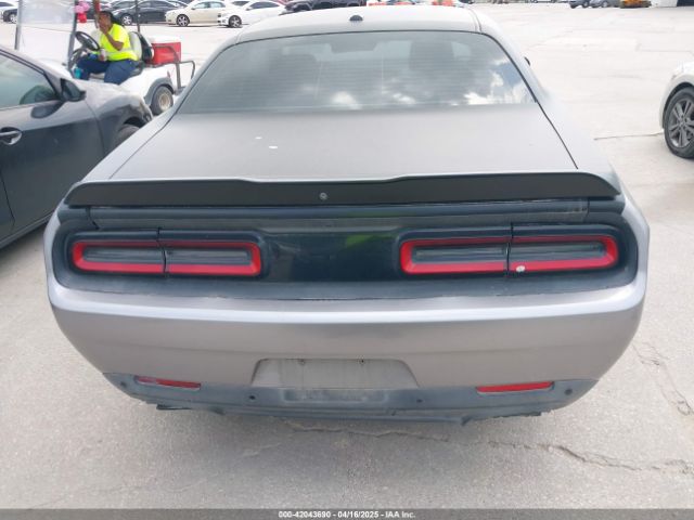 2C3CDZAT5FH723429 Dodge Challenger R/t