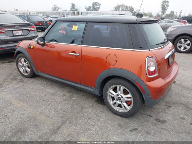 2011 MINI COOPER WMWSU3C55BT097555 Photo 2