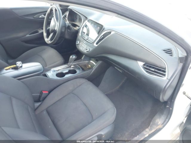 2019 CHEVROLET MALIBU 1G1ZD5ST2KF167095 Photo 4