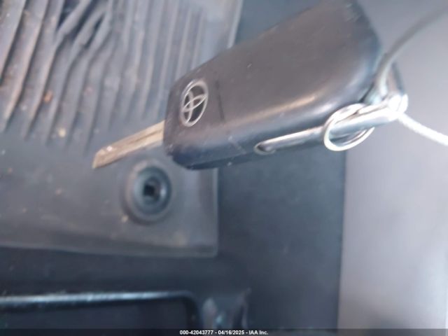 5YFB4MDE9PP019270 Toyota COROLLA LE