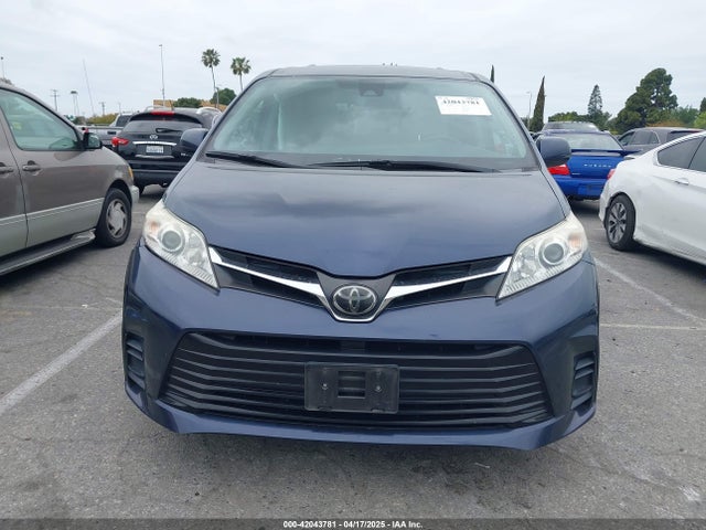 5TDKZ3DC6JS931590 Toyota Sienna Le 8 Passenger