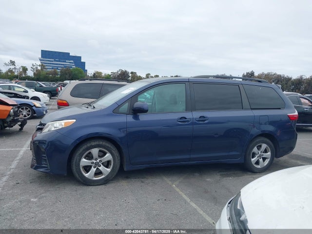 5TDKZ3DC6JS931590 Toyota Sienna Le 8 Passenger